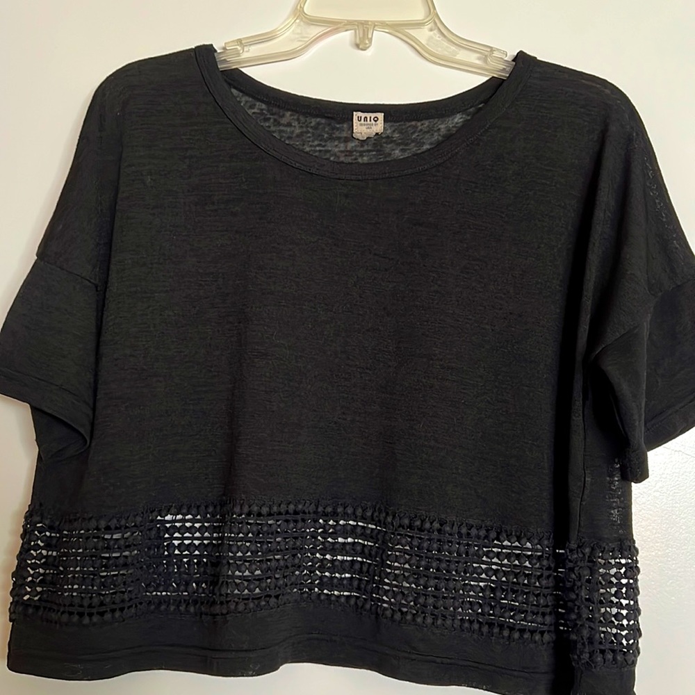 *4/$20* Cute semi-crop top